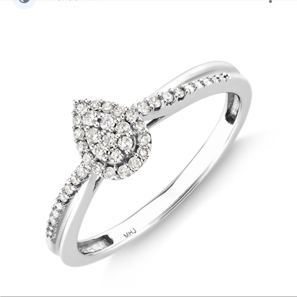 Diamond teardrop ring